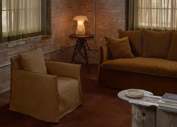 Pocketbook Hotel And Baths